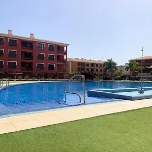 luminoso-y-elegante-piscinas-y-pistas-de-pdel.tenerifehoteles.net/